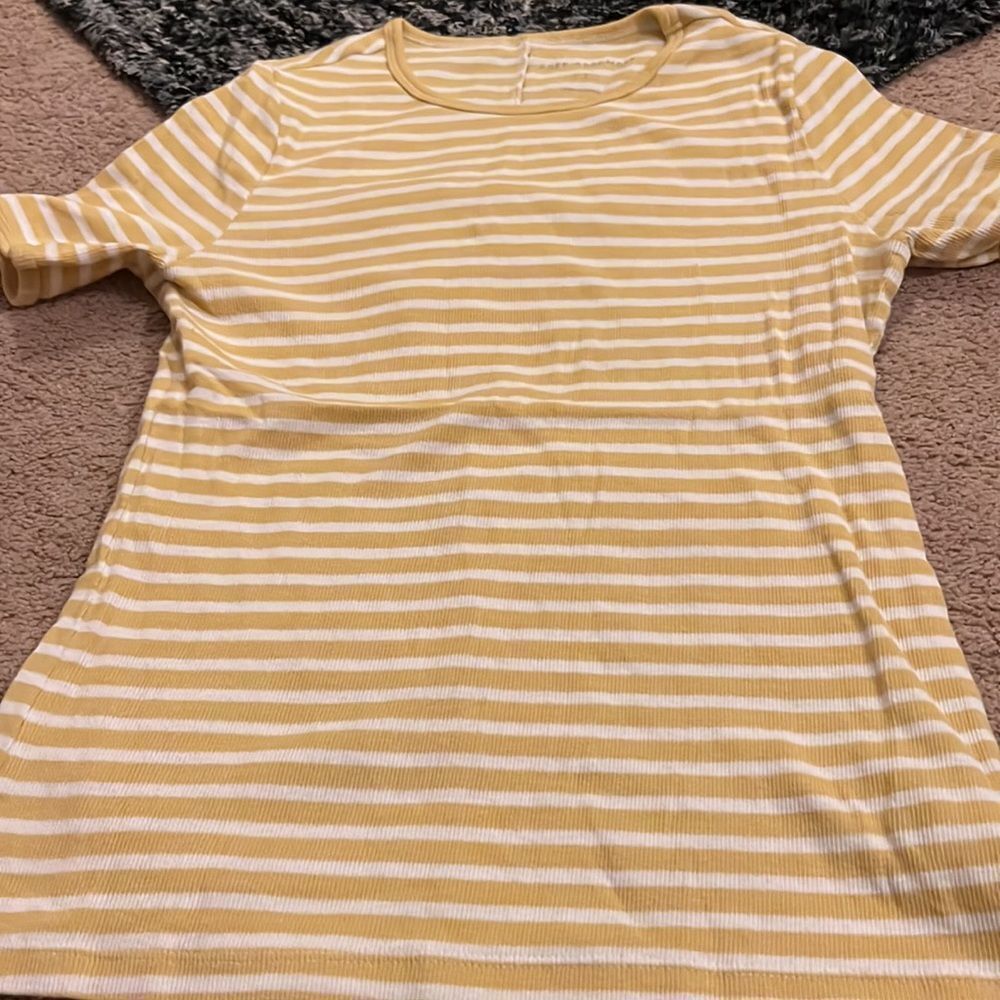 Free assembly large striped top - Picture 4 of 6